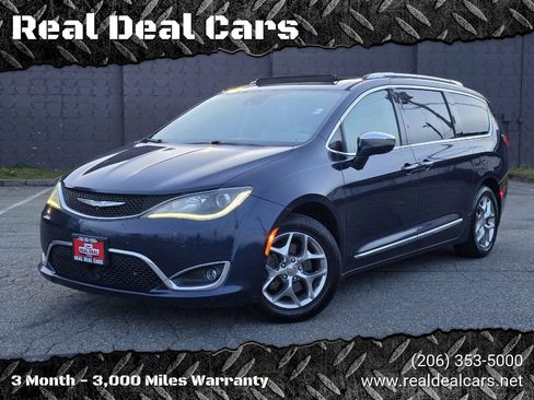 Used 2017 Chrysler Pacifica Limited w/ UConnect Theater Package FWD image 1