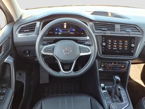 Used 2022 Volkswagen Tiguan SE AWD/4WD image 19