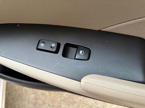 Used 2018 Hyundai Accent SE FWD image 23