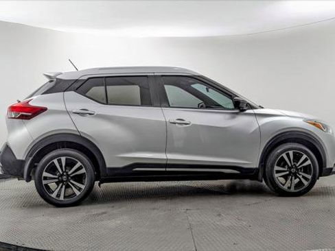 Used 2020 Nissan Kicks SR image 9