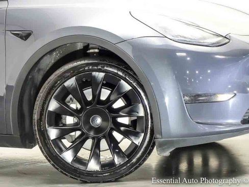 Used 2023 Tesla Model Y Long Range AWD/4WD image 3