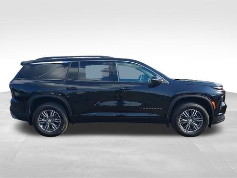 Used 2025 Chevrolet Traverse LT w/ Driver Confidence Package AWD/4WD image 6