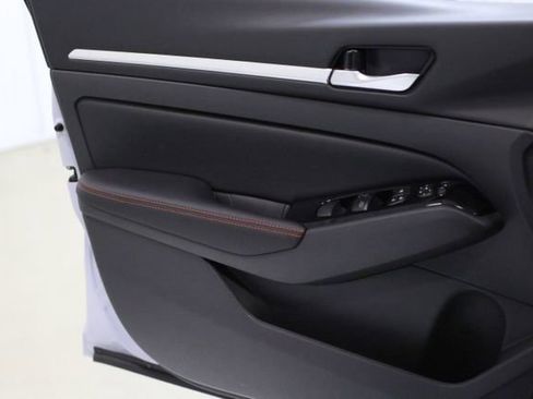 New 2025 Nissan Altima 2.5 SR image 10