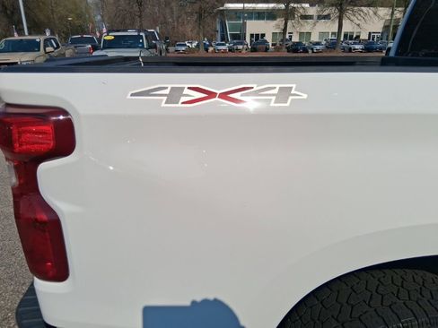 Used 2022 Chevrolet Silverado 1500 LT AWD/4WD image 7