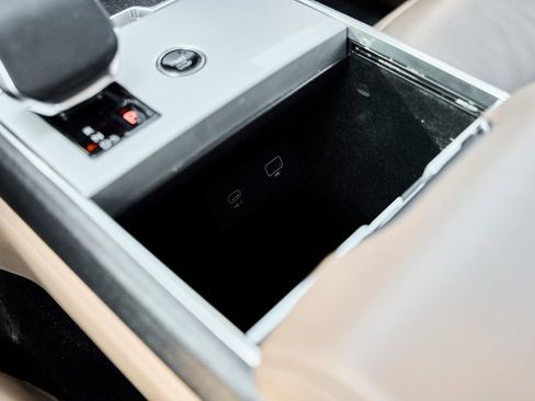 Used 2024 Land Rover Range Rover Long Wheelbase SE image 69