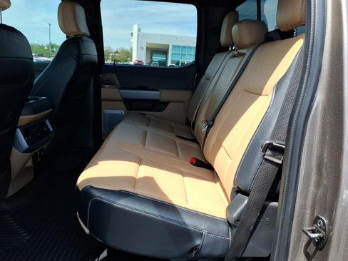 Used 2023 Ford F250 Lariat w/ Sport Appearance Package image 8