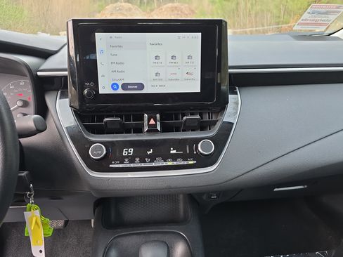 Used 2024 Toyota Corolla LE image 19