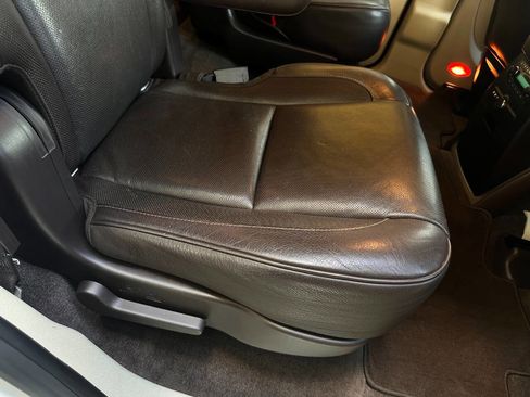 Used 2011 Cadillac Escalade Platinum image 69