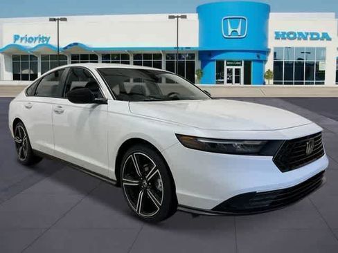 Used 2025 Honda Accord Sport image 9