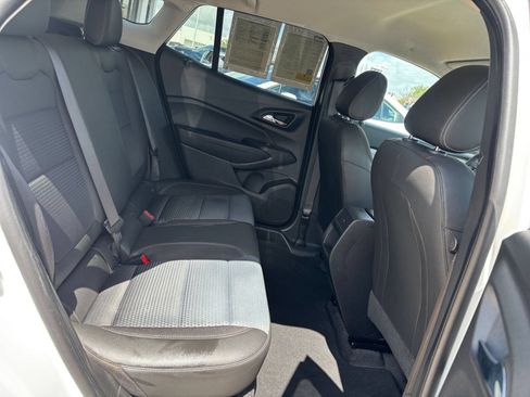 Used 2025 Chevrolet Trax LT FWD image 20