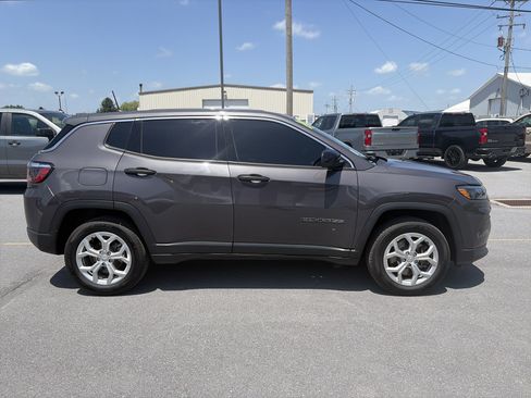 Used 2024 Jeep Compass Sport AWD/4WD image 12