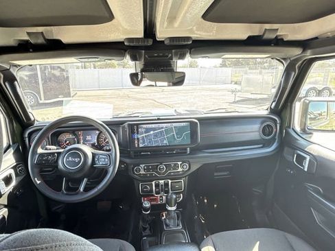 Used 2024 Jeep Wrangler Unlimited Rubicon w/ Technology Group image 12