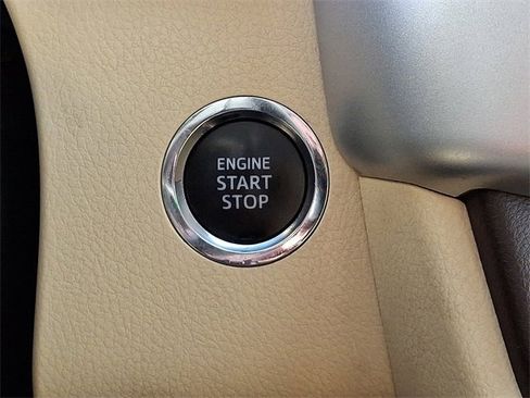 Used 2014 Toyota Highlander Limited image 24