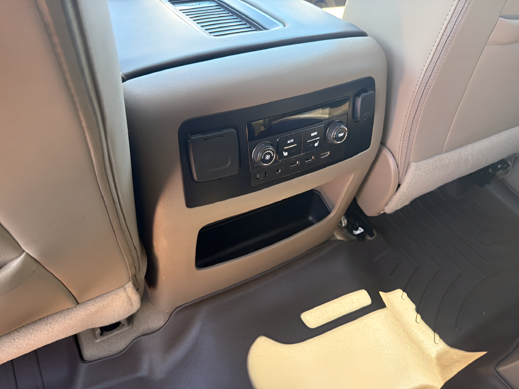 Used 2020 Chevrolet Suburban Premier RWD image 31