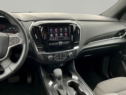 Used 2023 Chevrolet Traverse LT FWD image 9