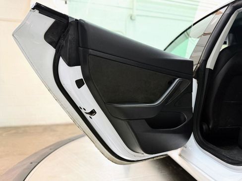 Used 2020 Tesla Model 3 Standard Range Plus image 14