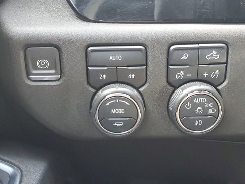 Used 2024 Chevrolet Silverado 1500 LTZ AWD/4WD image 23