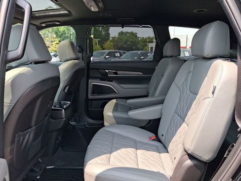 Used 2024 Kia Telluride EX X-Line AWD/4WD image 11