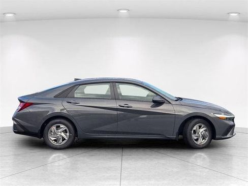 New 2026 Hyundai Elantra SE image 8