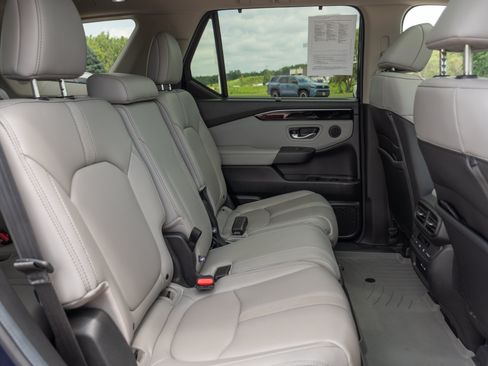 Used 2025 Honda Pilot Touring image 26