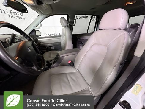 Used 2004 Ford Explorer XLT image 22