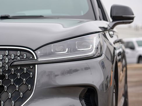 Used 2025 Lincoln Aviator Reserve w/ Equipment Group 201A image 12