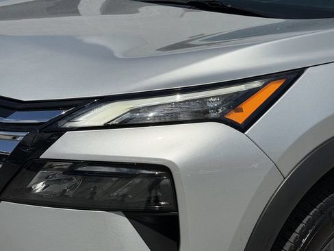 Used 2025 Nissan Rogue S FWD image 8