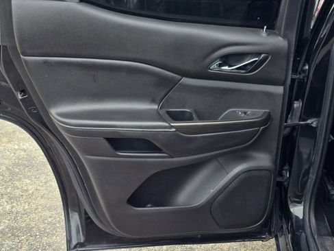 Used 2019 GMC Acadia SLT w/ LPO, Floor Liner Package image 13