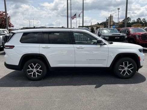 Used 2024 Jeep Grand Cherokee L Limited w/ Luxury Tech Group II RWD image 13
