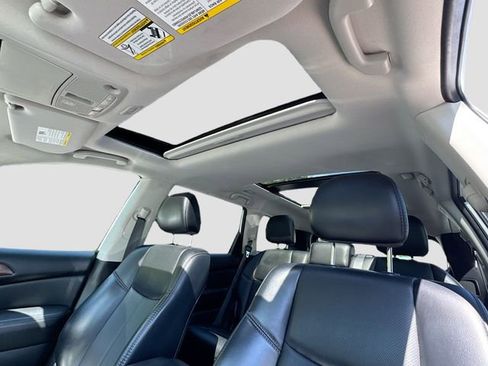 Used 2019 Nissan Pathfinder Platinum image 23