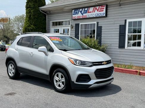 Used 2019 Chevrolet Trax LT FWD image 4
