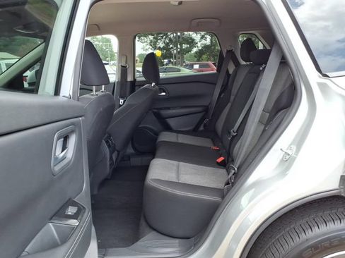 Used 2025 Nissan Rogue SV FWD image 14