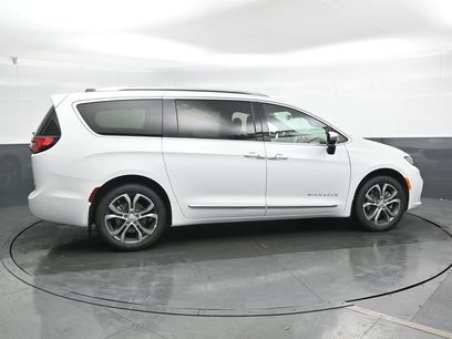 New 2026 Chrysler Pacifica Pinnacle w/ Trailer Tow Group