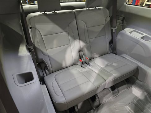 Used 2023 GMC Acadia SLT w/ Technology Package image 12