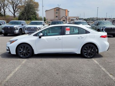 Used 2025 Toyota Corolla SE image 4