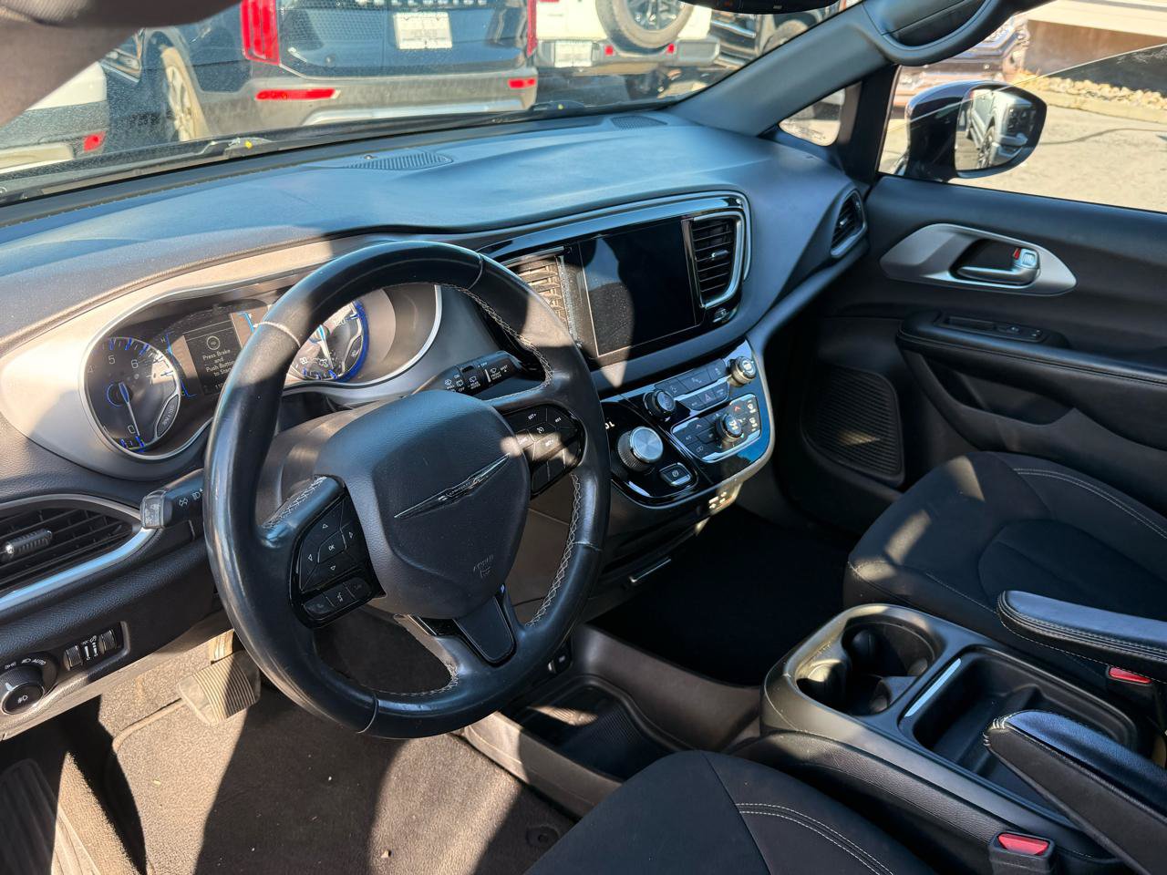 Used 2018 Chrysler Pacifica Touring Plus w/ S Appearance Package FWD image 11