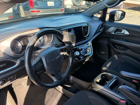 Used 2018 Chrysler Pacifica Touring Plus w/ S Appearance Package FWD image 11