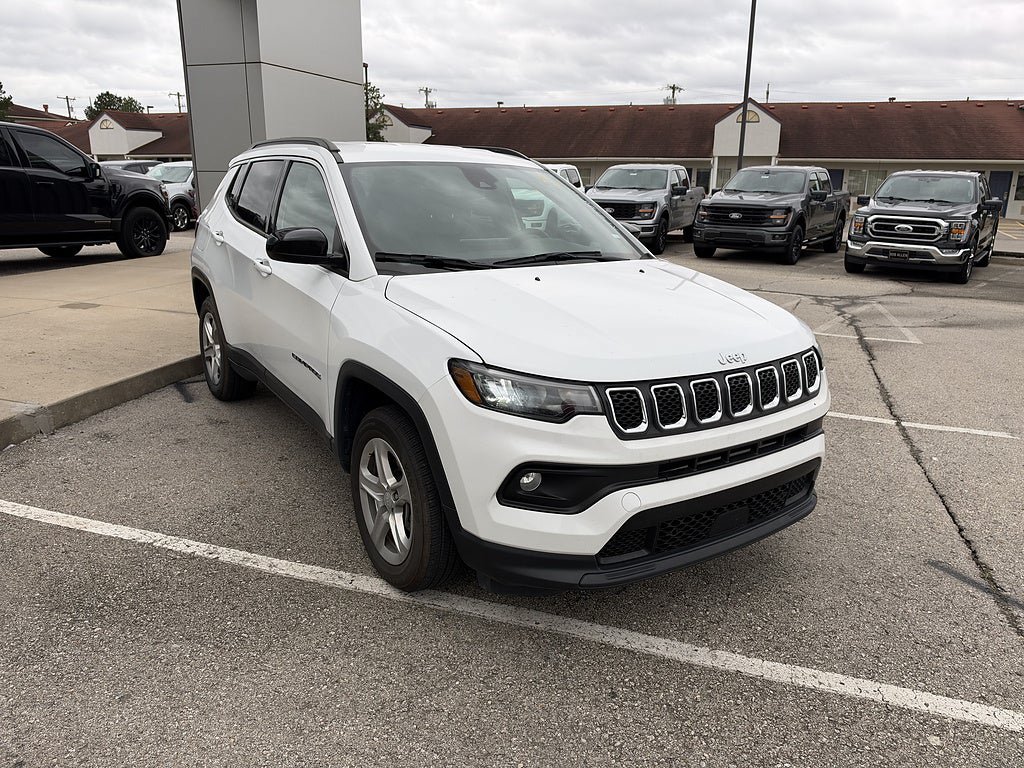 Used 2024 Jeep Compass Latitude AWD/4WD image 7