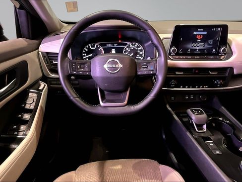 Used 2025 Nissan Rogue SV AWD/4WD image 9