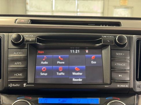 Used 2018 Toyota RAV4 XLE AWD/4WD image 40