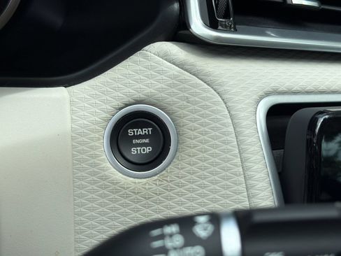 Used 2022 Land Rover Range Rover Velar S AWD/4WD image 16