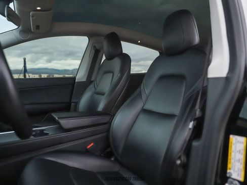 Used 2021 Tesla Model Y Long Range image 17