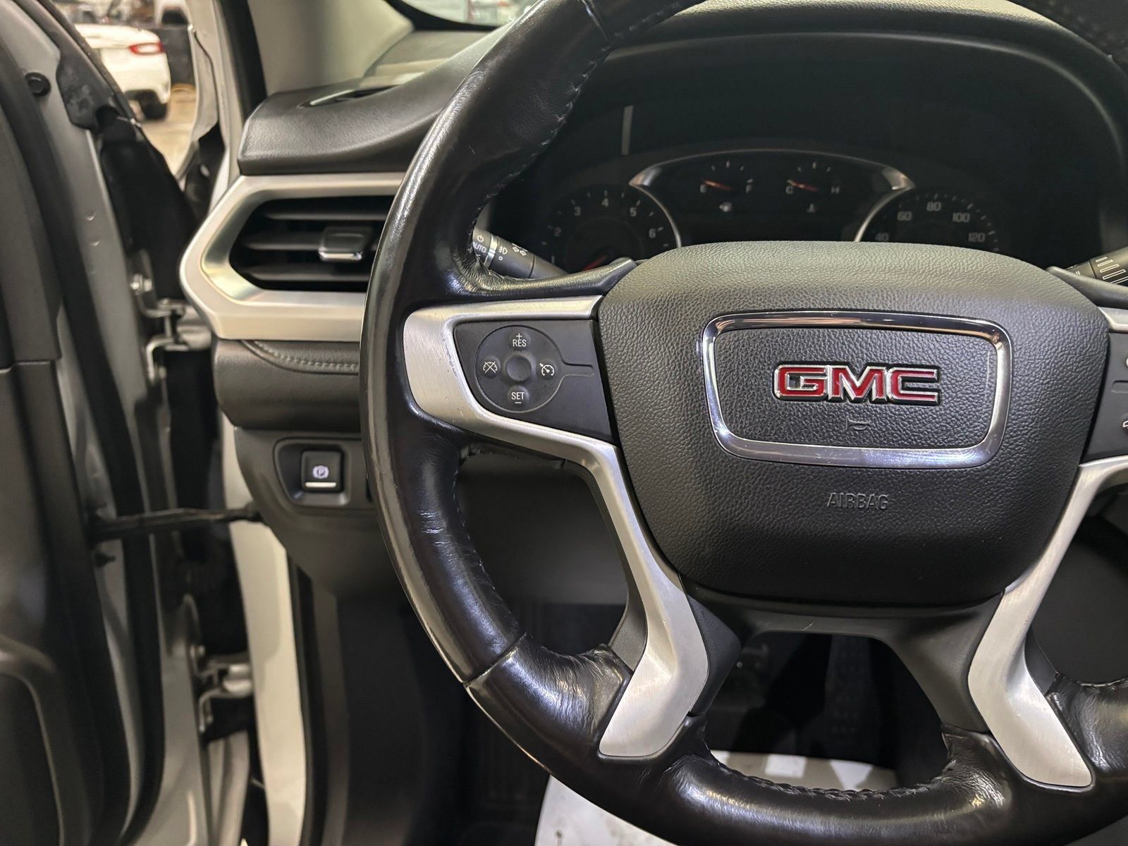 Used 2018 GMC Acadia SLT AWD/4WD image 14