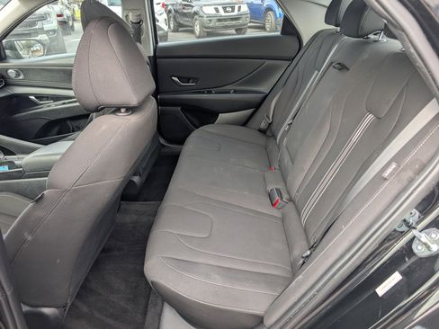 Used 2025 Hyundai Elantra SEL image 15