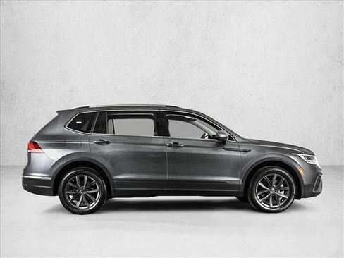 Used 2023 Volkswagen Tiguan SE AWD/4WD image 4