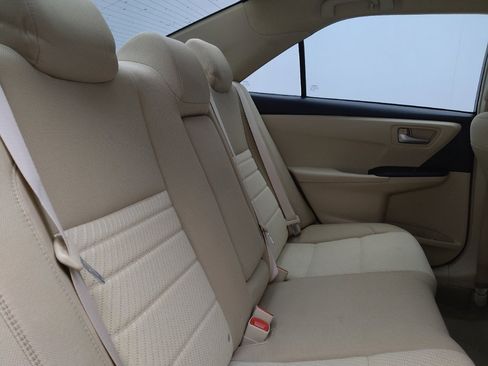 Used 2017 Toyota Camry LE image 19