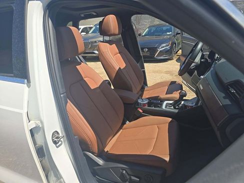 Used 2022 Audi Q3 2.0T Premium w/ Convenience Package AWD/4WD image 3