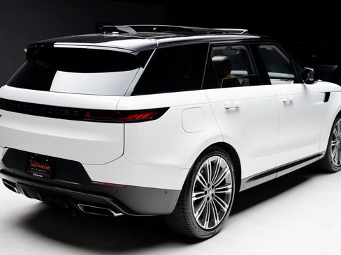 Used 2024 Land Rover Range Rover Sport SE image 33