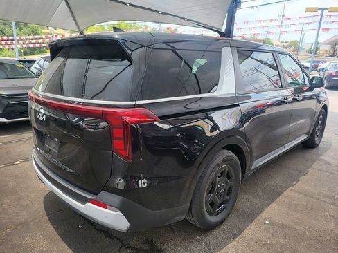 Used 2025 Kia Carnival FWD image 8