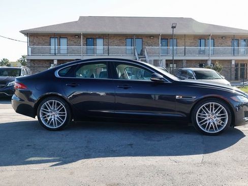 Used 2017 Jaguar XF Prestige image 13
